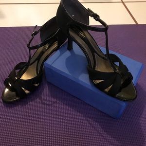 Black 9.5 m black 2” heels. Perfect condition